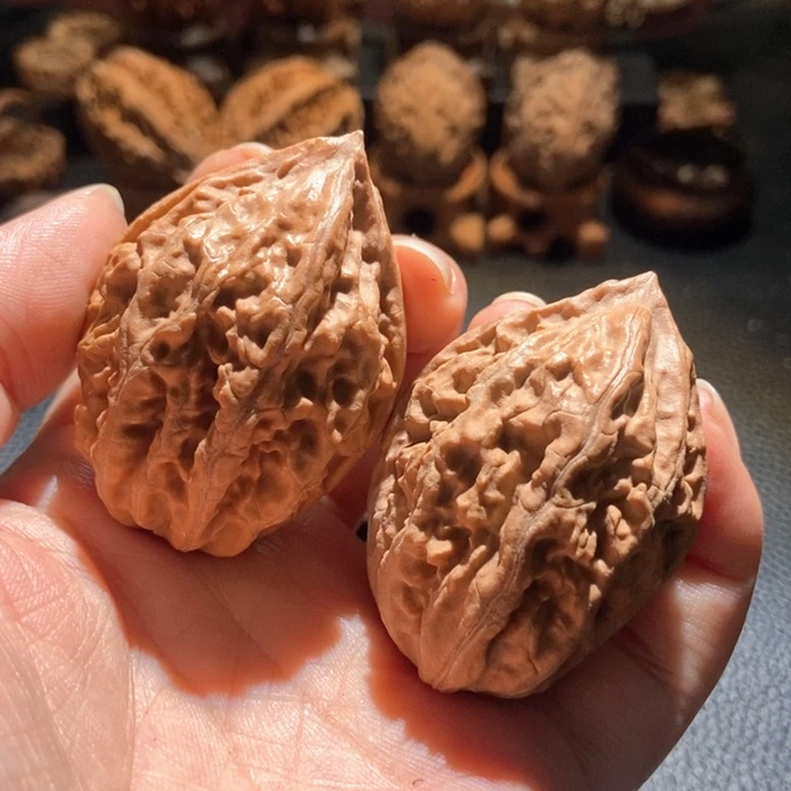 文玩核桃吊坠楸玥核105