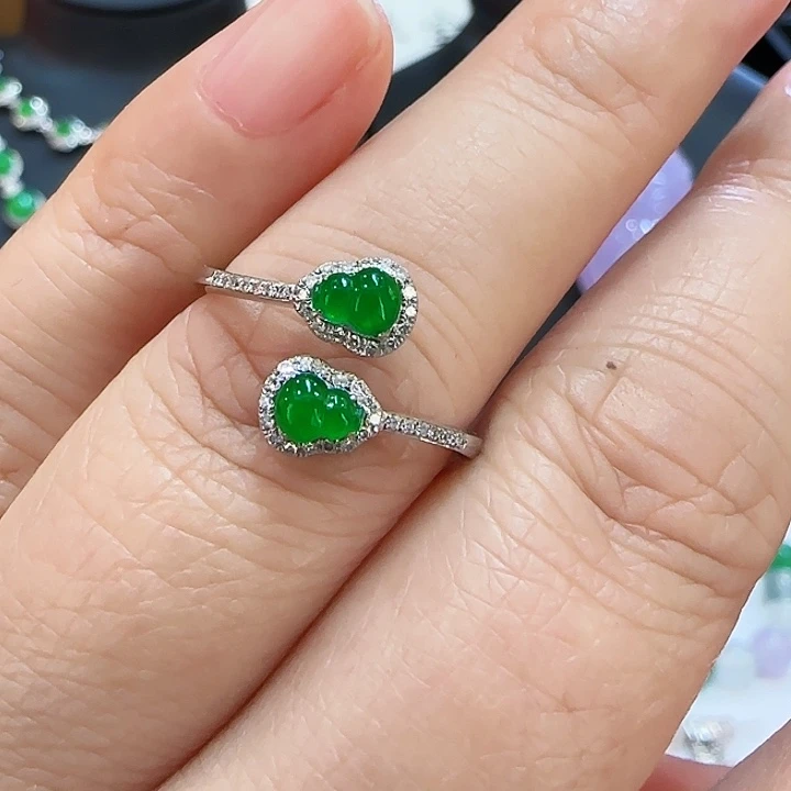 18K金镶嵌戒指翡翠戒指