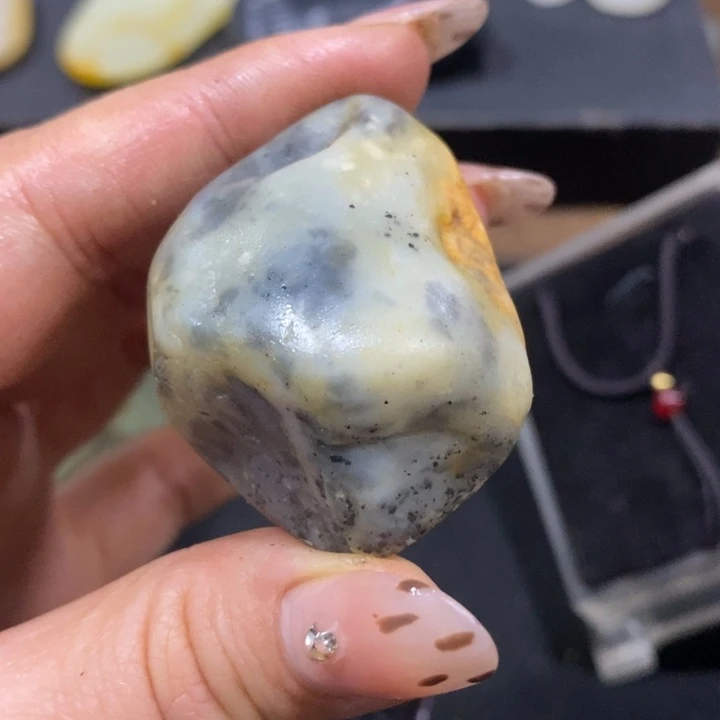 颈饰未镶嵌和田玉（子料）