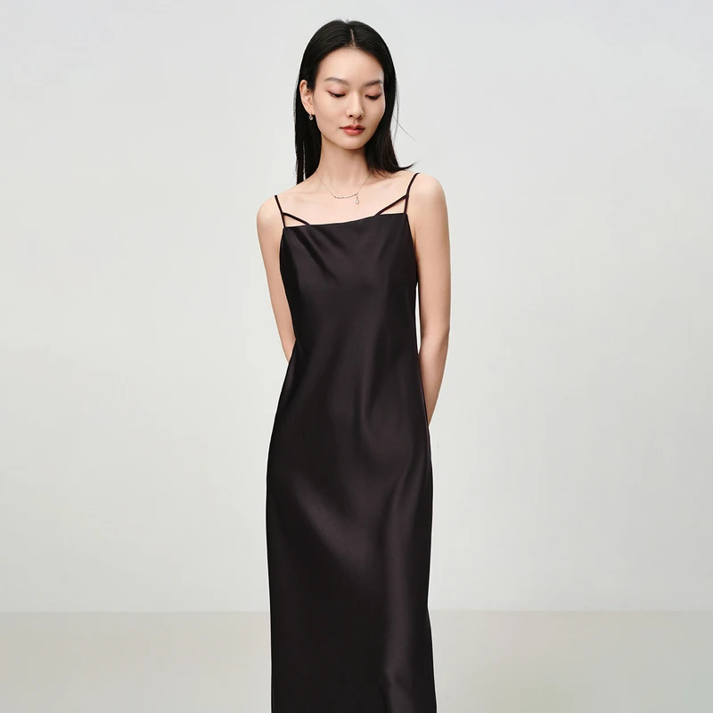 EP雅莹蓝标系列|三醋酸收腰小黑裙吊带连衣裙 2025新款4233A