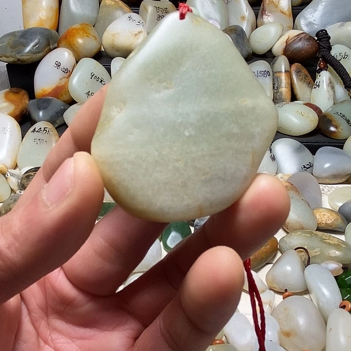 和田玉未镶嵌颈饰吊坠