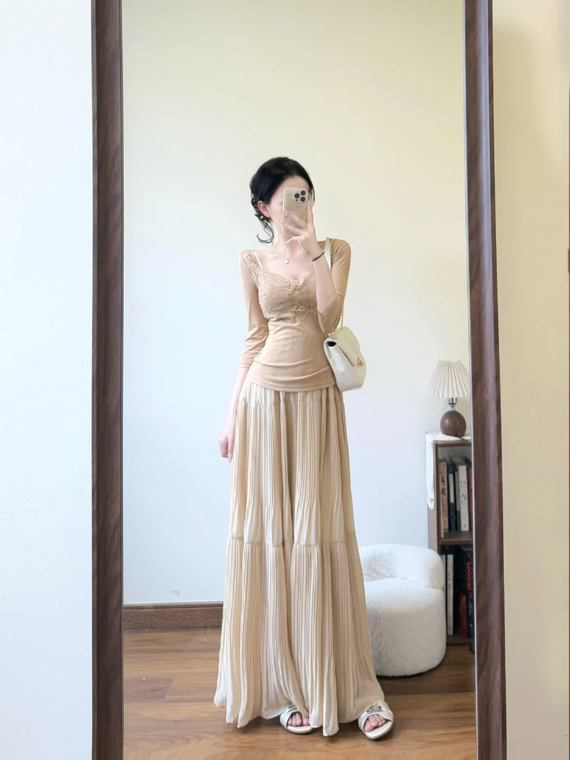 2025春夏法式温柔风蕾丝拼接显瘦气质上衣女搭配压褶半身裙两件套