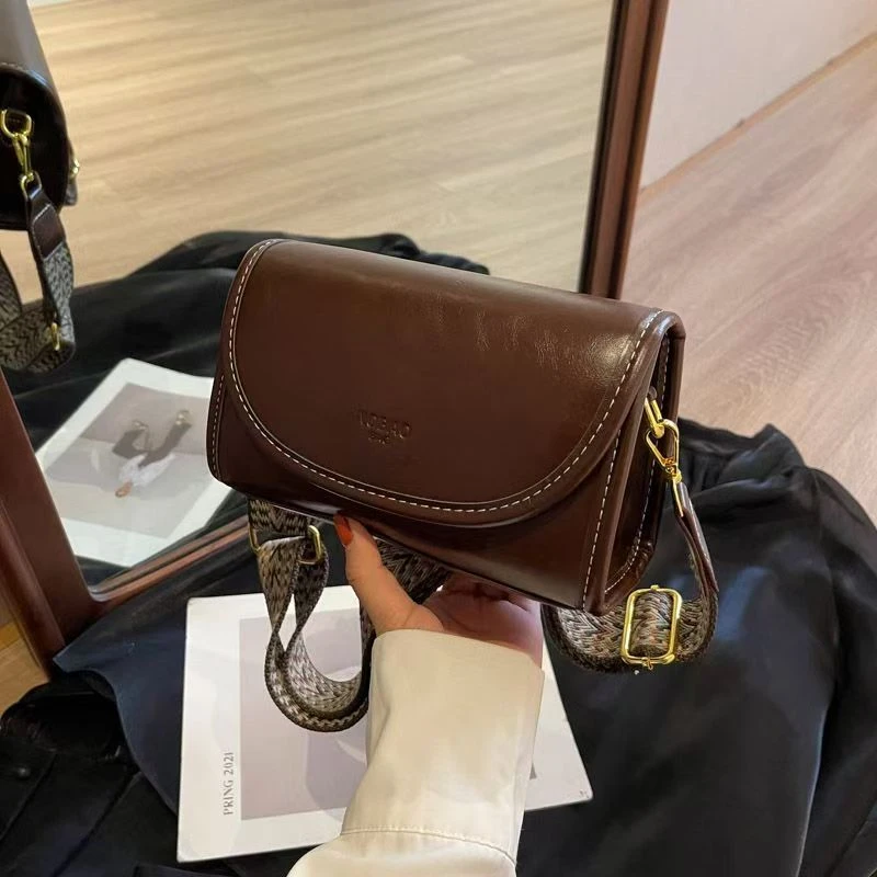 2025百搭小众设计包包包女新款韩版时尚复古单肩斜挎包洋气小方包