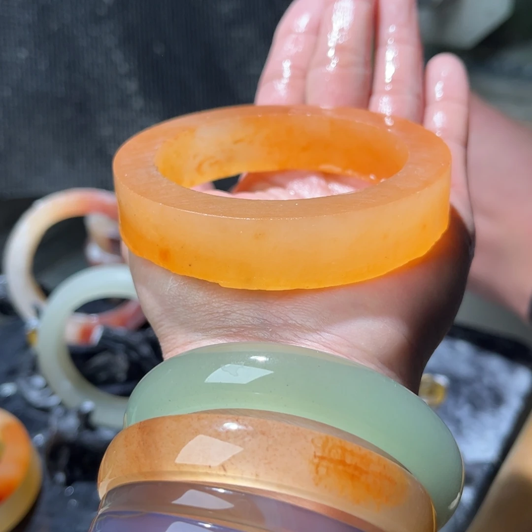 何***忆石英质玉未镶嵌手镯定制