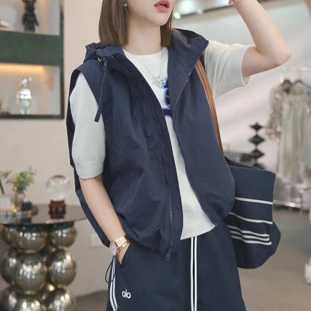 设计感连帽无袖马甲外套女款2025早秋新款休闲外穿百搭冲锋衣女