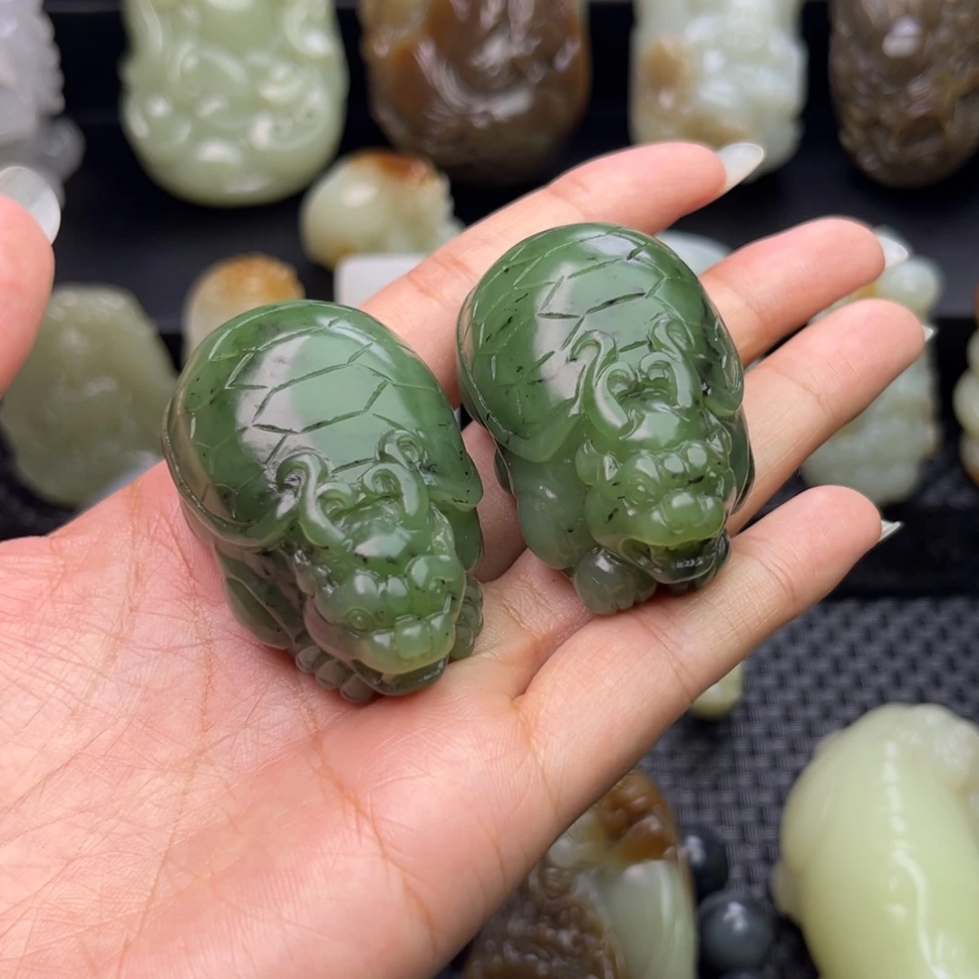 爽***歪未镶嵌和田玉把件