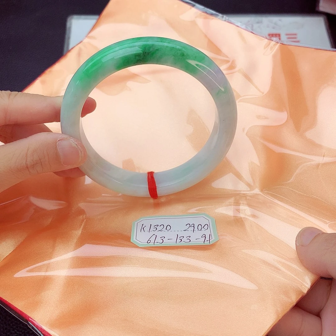 翡翠手镯未镶嵌翡翠