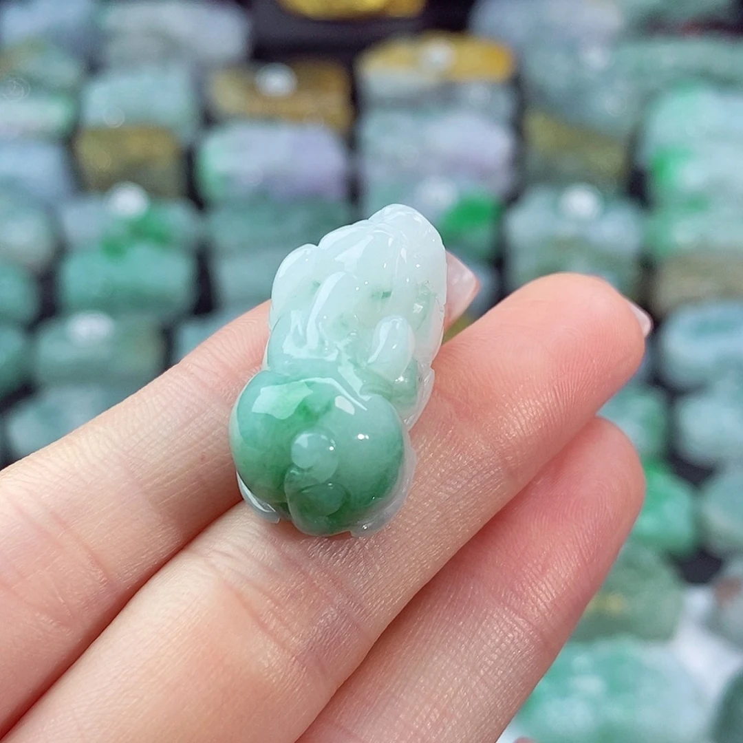 颈饰未镶嵌翡翠天然
