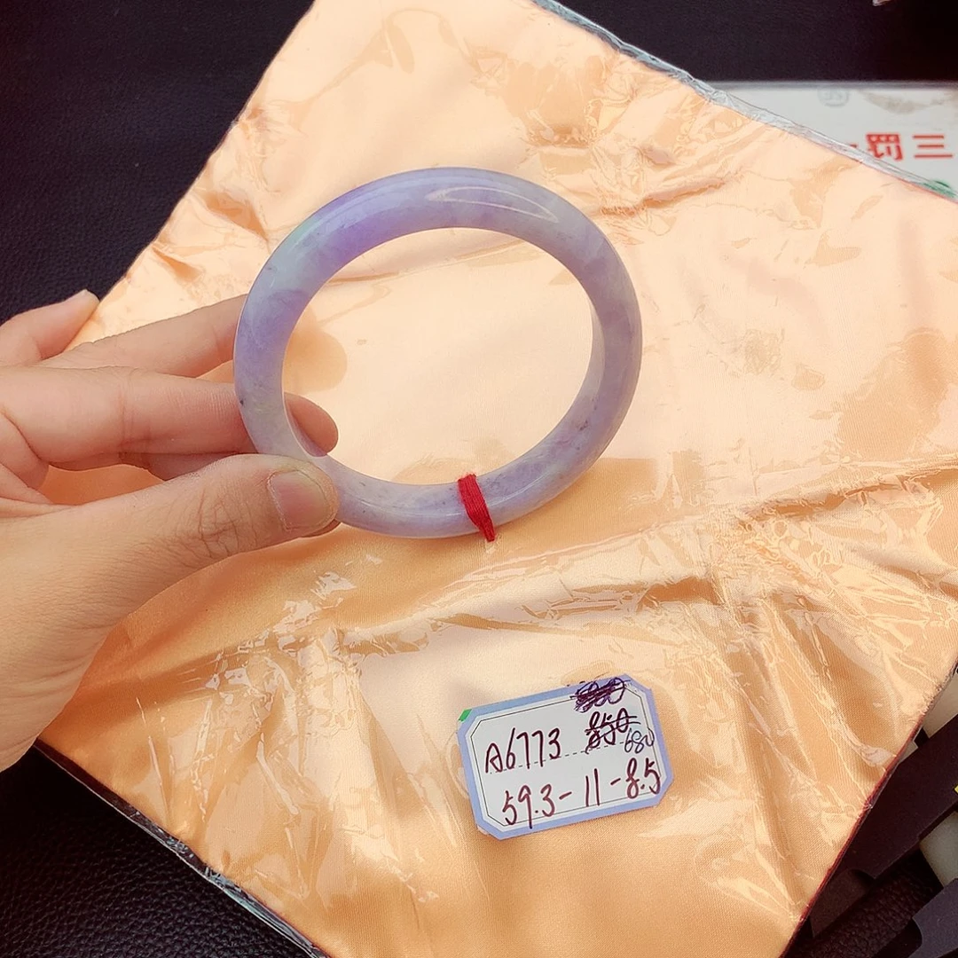 翡翠手镯未镶嵌翡翠