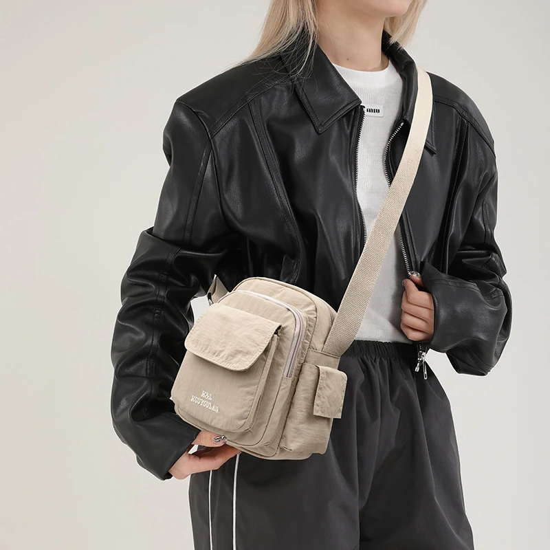 男女同款斜跨时尚斜挎包防水单肩百搭肩包拉链暗袋韩版个性防刮