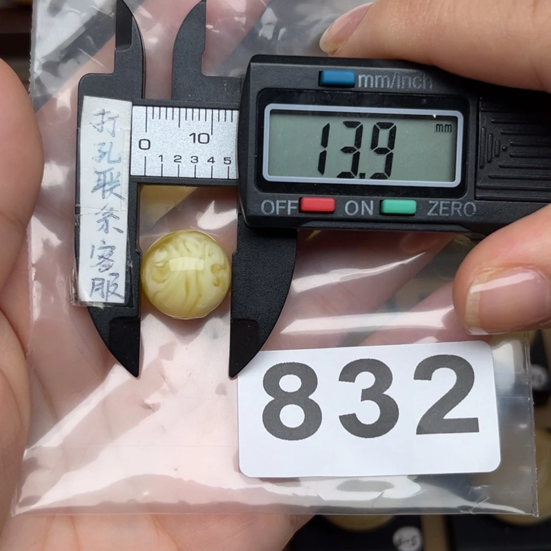 未镶嵌蜜蜡裸石r****亮蜜蜡