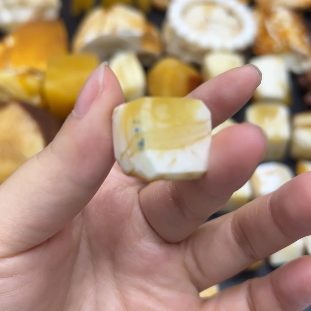 定制琥珀未镶嵌蜜蜡