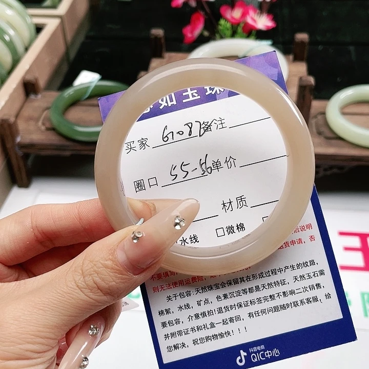 和田玉手镯未镶嵌笑*姐