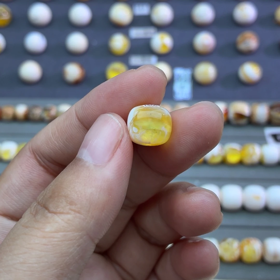 琥珀未镶嵌裸石10.9老型溶洞