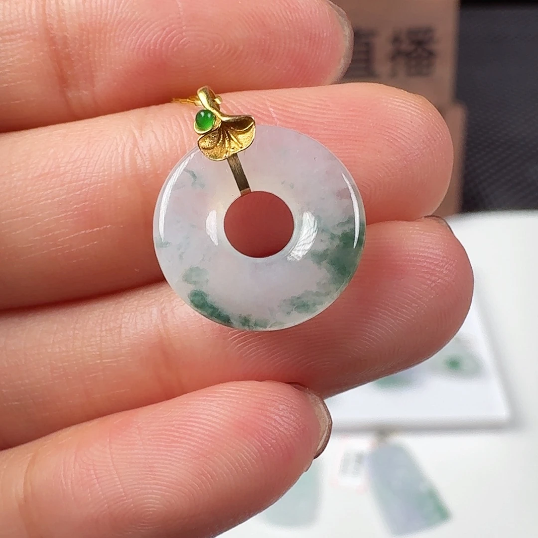 翡翠18K金镶嵌颈饰