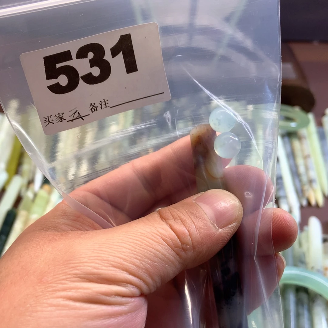 透闪石-蛇纹石玉发饰未镶嵌云*