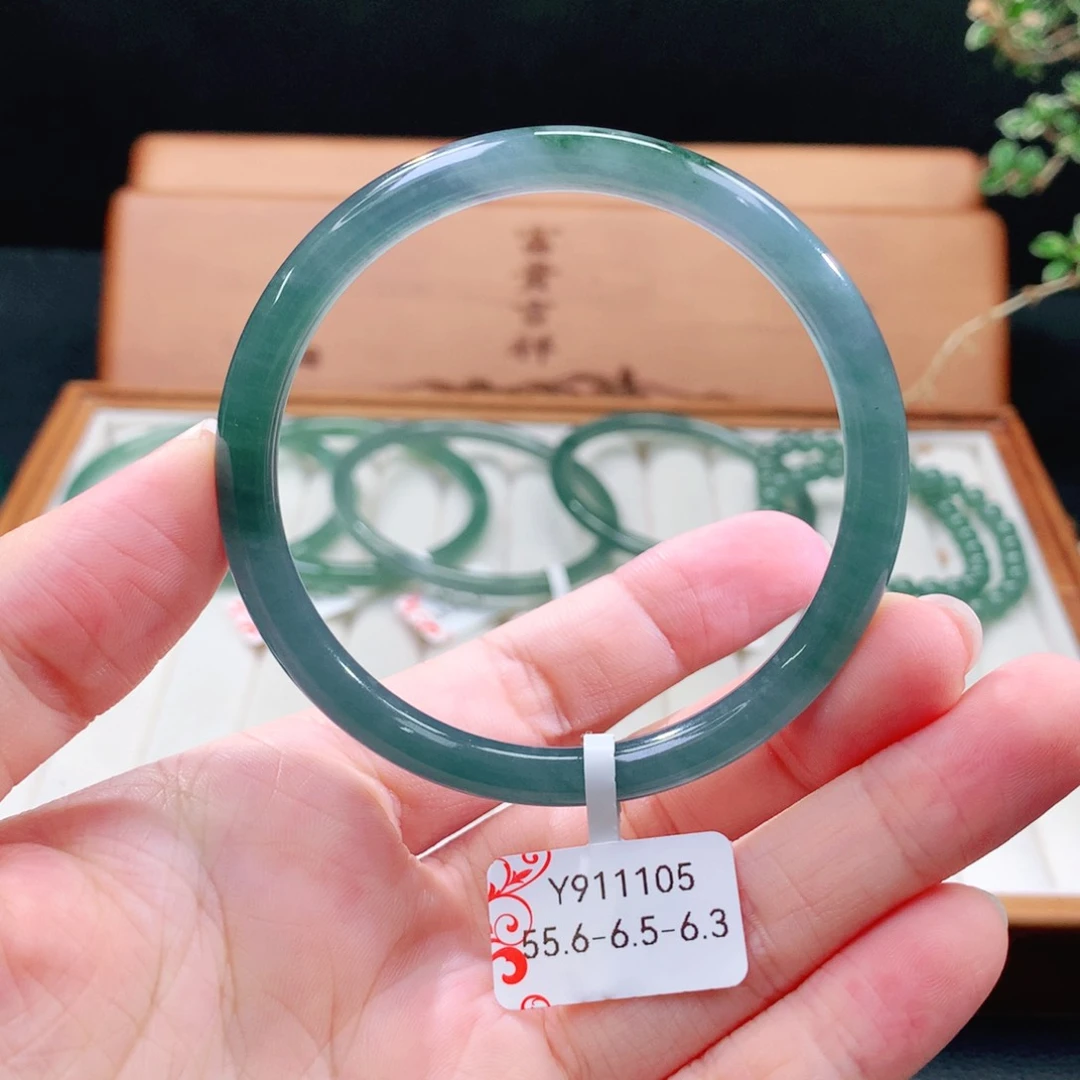翡翠手镯（圆镯）未镶嵌