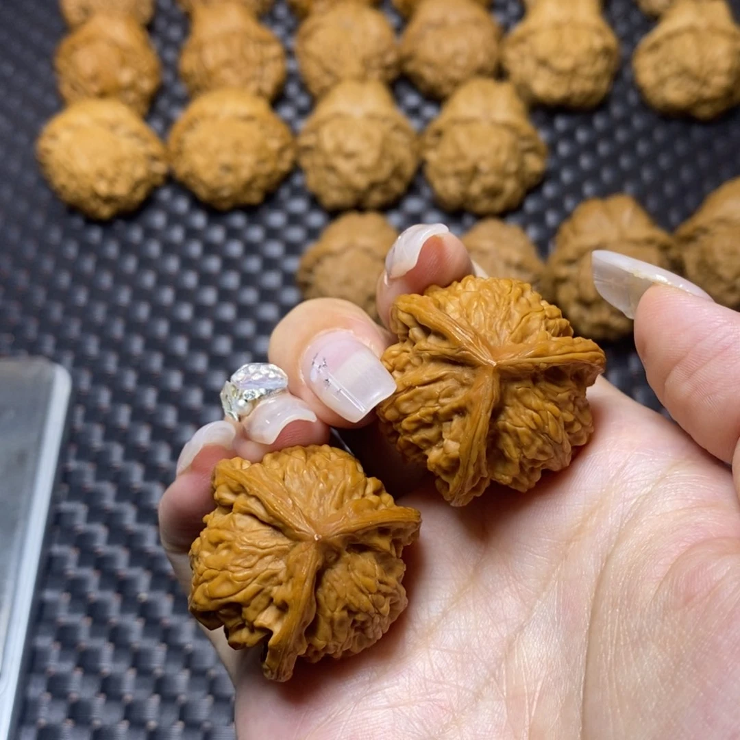 文玩核桃吊坠三棱