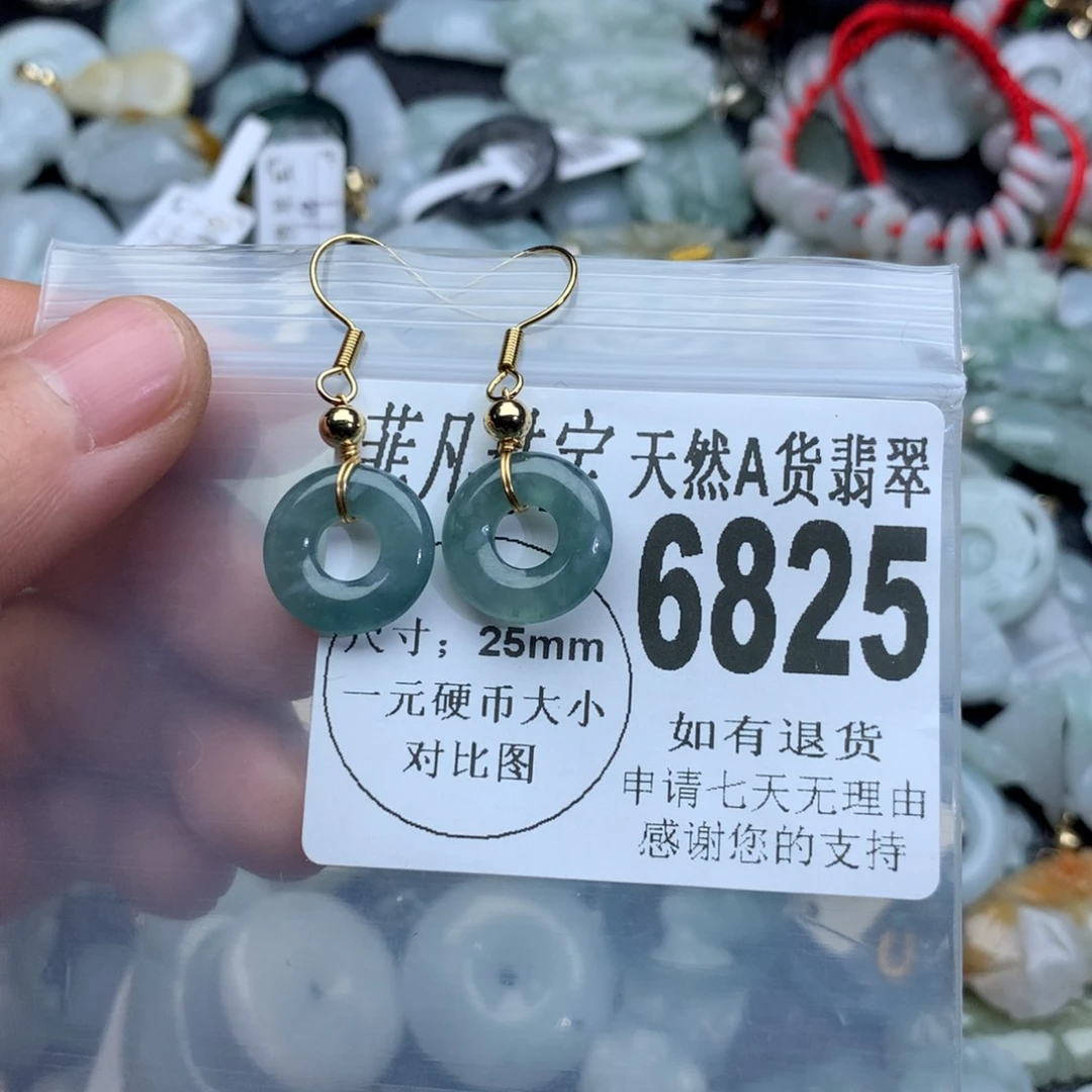 翡翠颈饰未镶嵌6825。