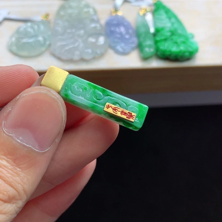 翡翠未镶嵌颈饰吊坠