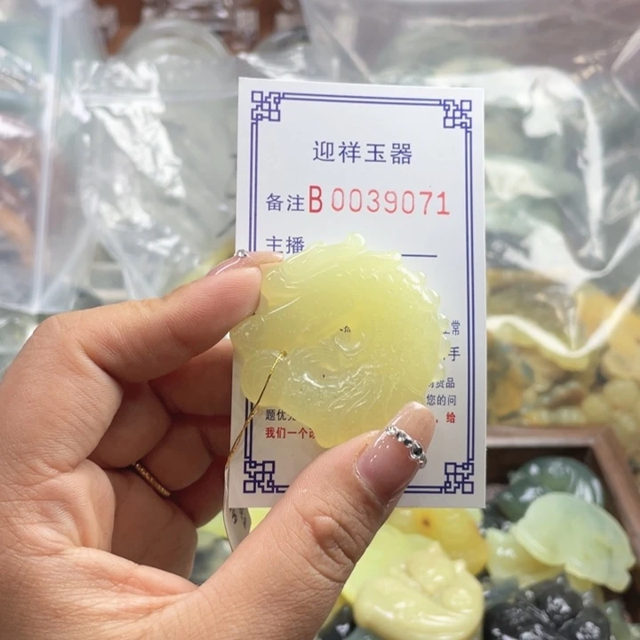 风***淡蛇纹石玉未镶嵌手镯