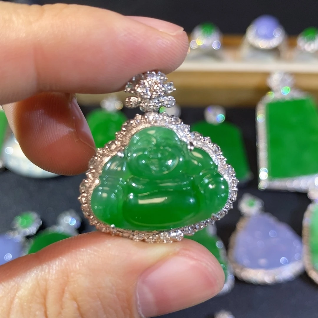 翡翠18K金镶嵌颈饰