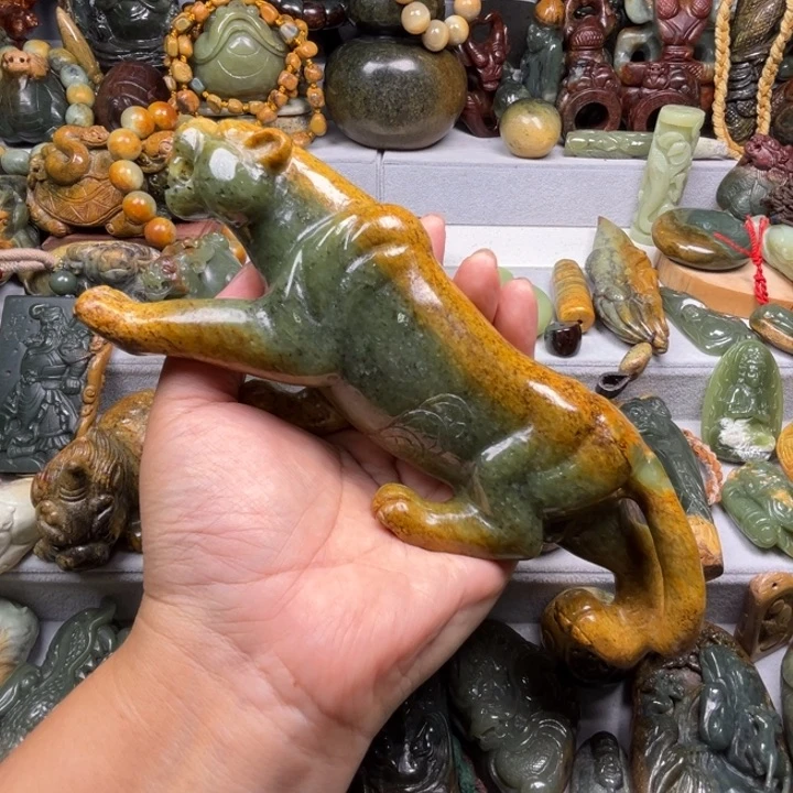 未镶嵌岫岩河磨玉(透闪石质玉)摆件津*