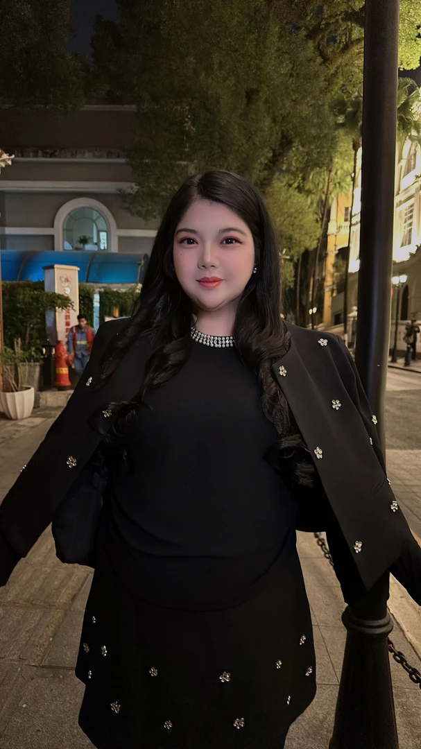 胖佳定制~冬季新款大码珍珠钻钻名媛大码上衣