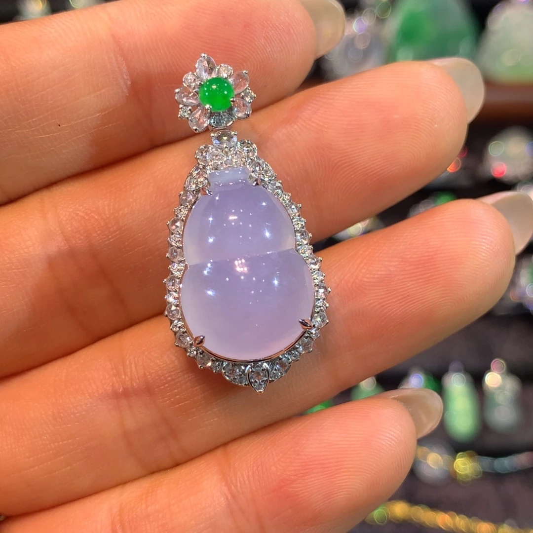 颈饰18K金镶嵌翡翠