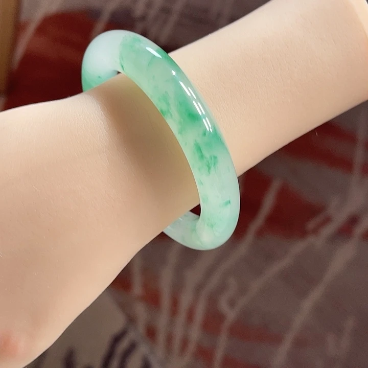 思***陈石英质玉未镶嵌手镯