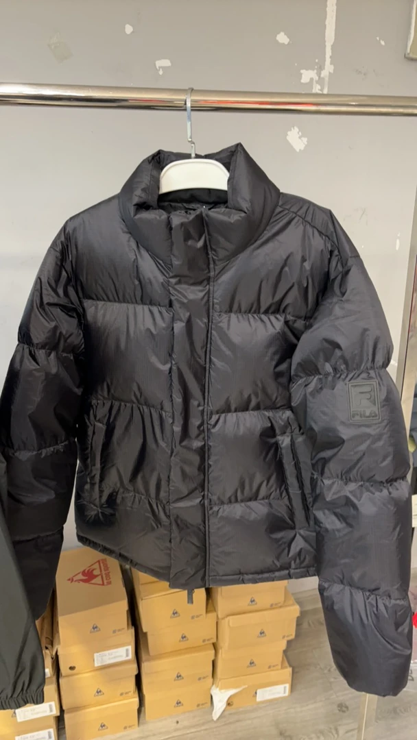 斐乐白鸭绒羽绒服L尺码