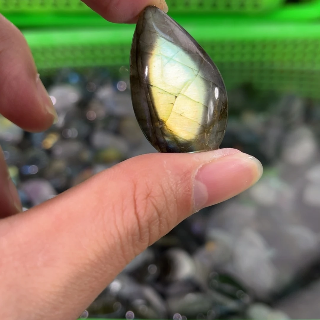 拉长石吊坠未镶嵌尾*