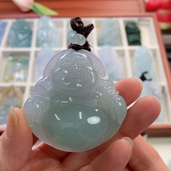 颈饰未镶嵌翡翠石*语