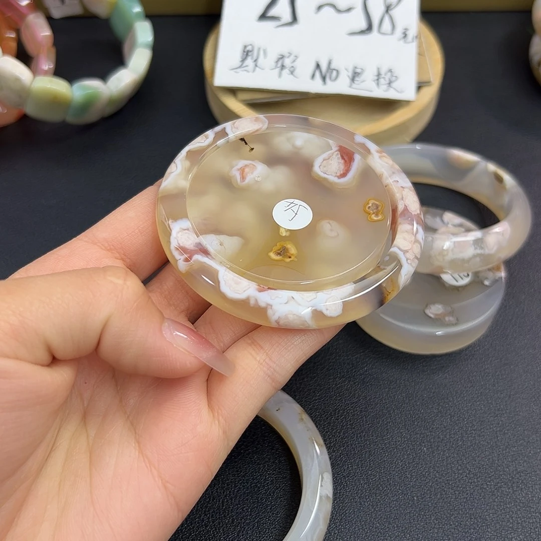 玛瑙/玉髓手镯未镶嵌?*屁54