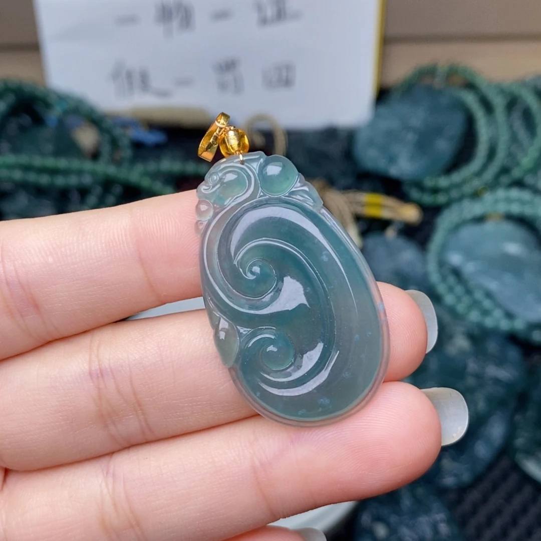 翡翠未镶嵌颈饰