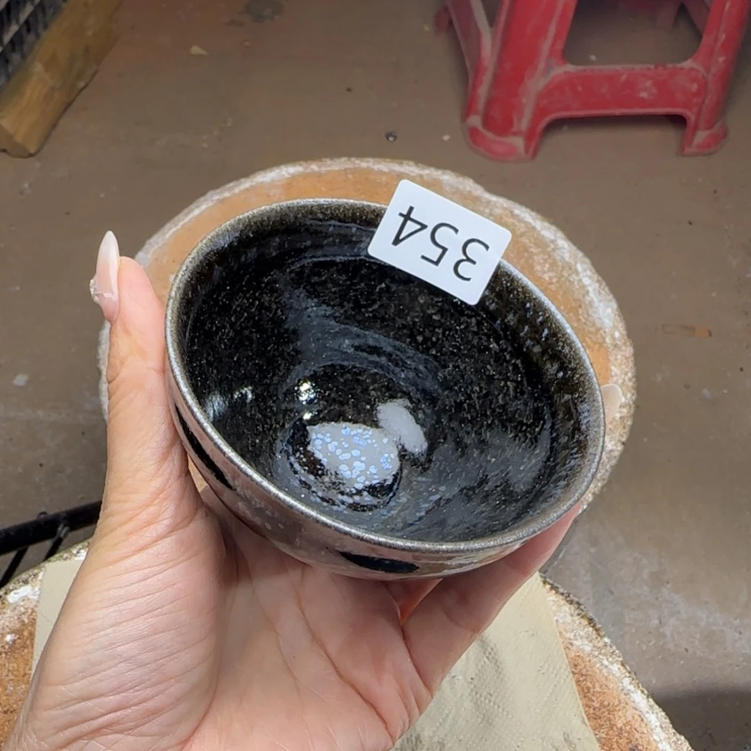 茶盏玲珑茶香飘满地难求人