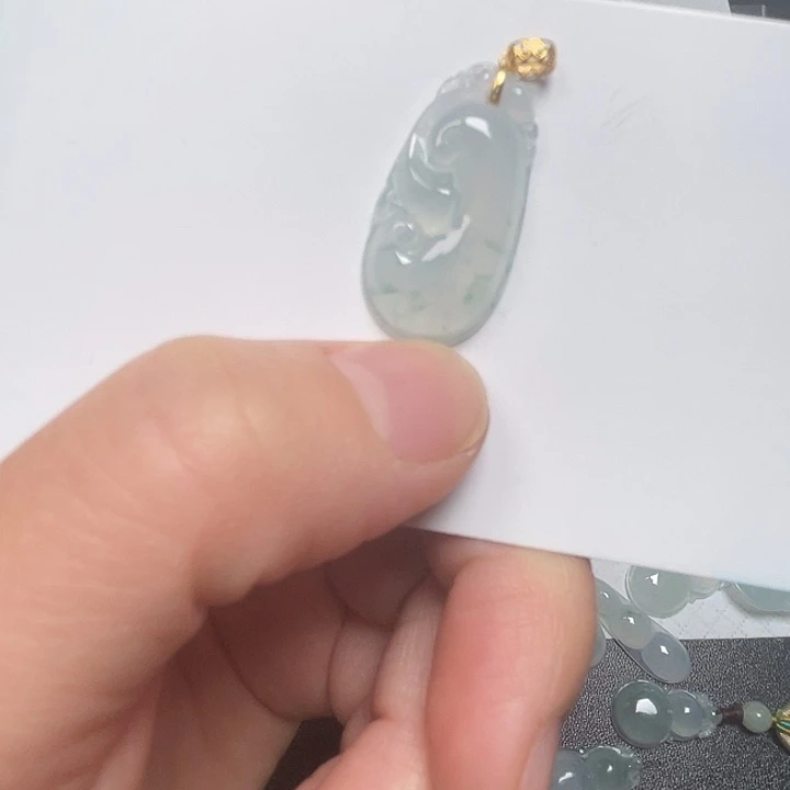 翡翠足金镶嵌颈饰翡翠