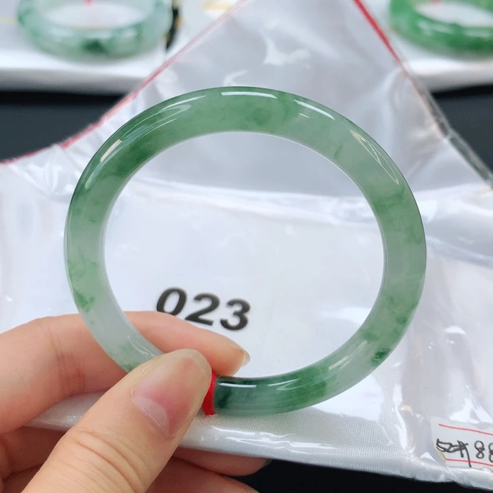翡翠手镯未镶嵌翡翠手镯52圆