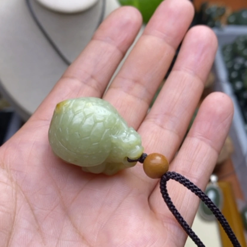 【闪购商品】未镶嵌岫岩河磨玉（透闪石质玉）挂件