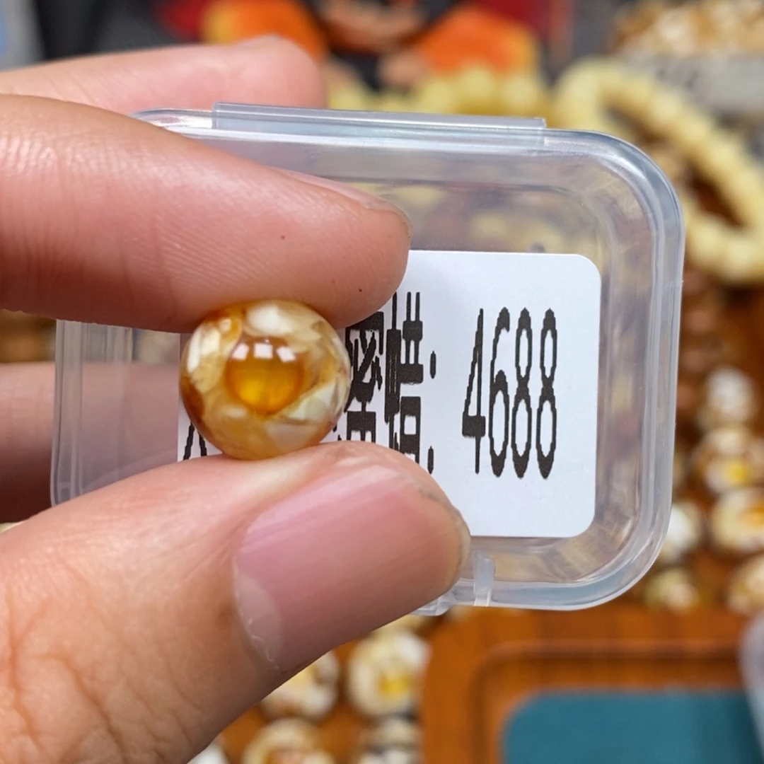 蜜蜡未镶嵌珠宝奇石4688