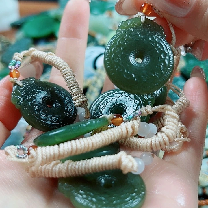 和田玉未镶嵌颈饰