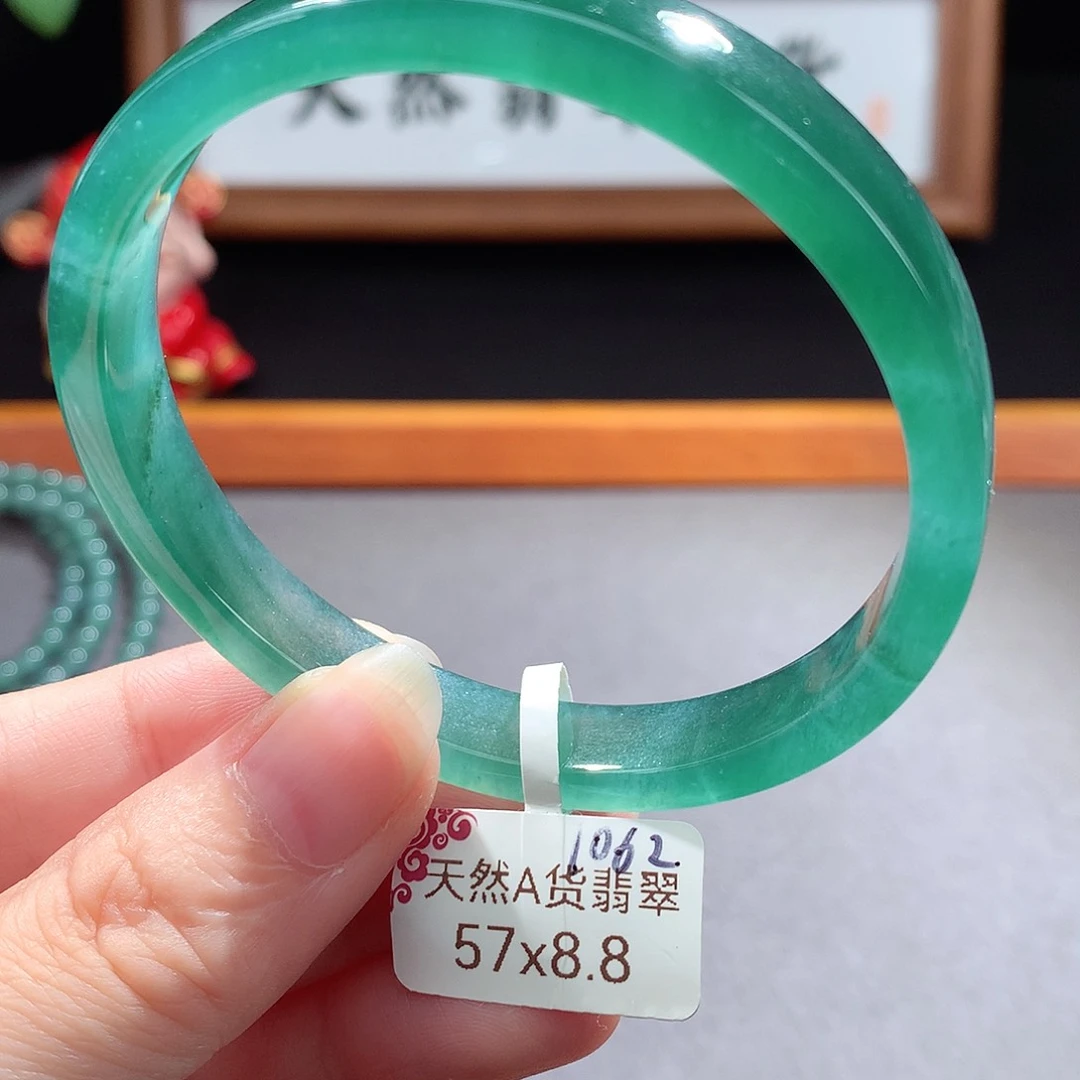 未镶嵌手镯（圆镯）翡翠