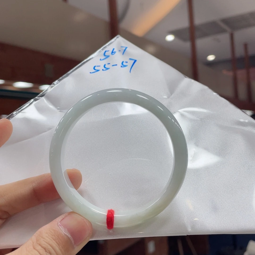 翡翠手镯未镶嵌买断有包容