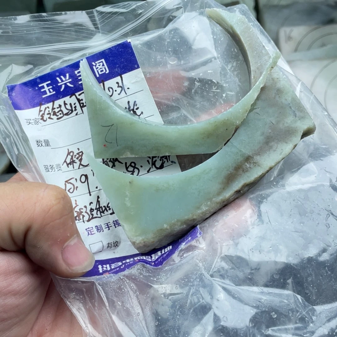 铃***圆和田玉未镶嵌珠宝奇石