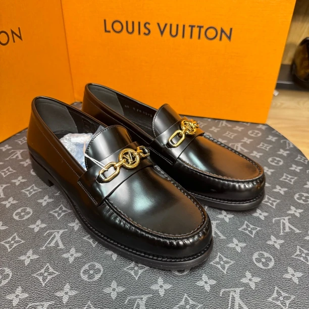 未使用 LouisVuitton/路易威登 40码/漆皮金标logo休闲商务乐福鞋