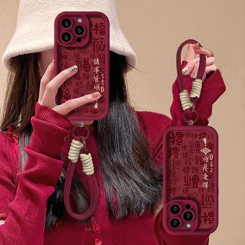诸事皆顺挂绳适用苹果16手机壳精孔防摔翻毛皮硅胶磨砂全包红色潮