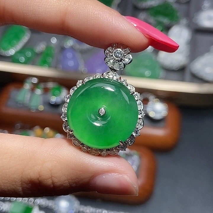 颈饰18K金镶嵌翡翠不含项链