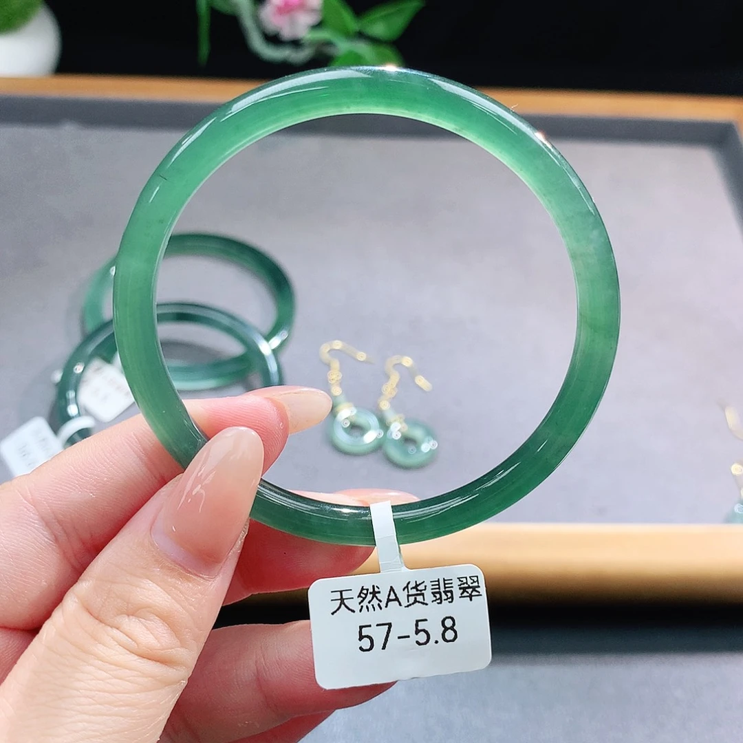 未镶嵌手镯（圆镯）翡翠