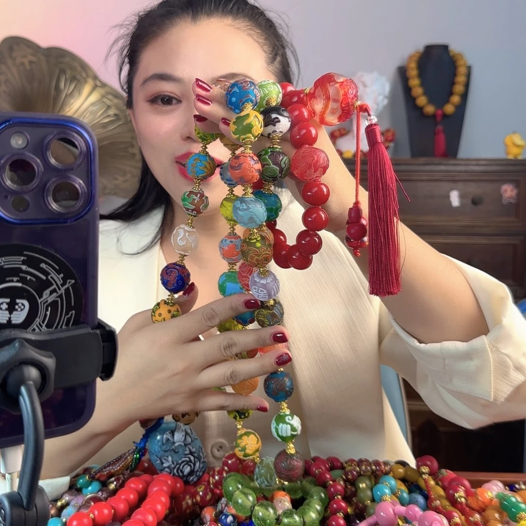 玻璃颈饰大*老琉璃的故事是一个人的故事吗我