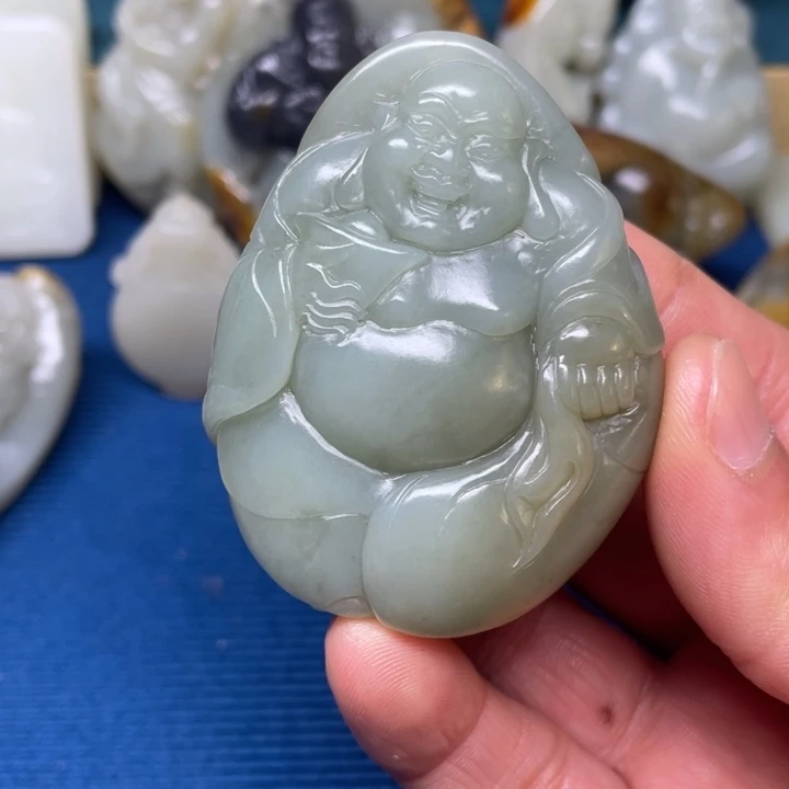 颈饰未镶嵌和田玉猪*